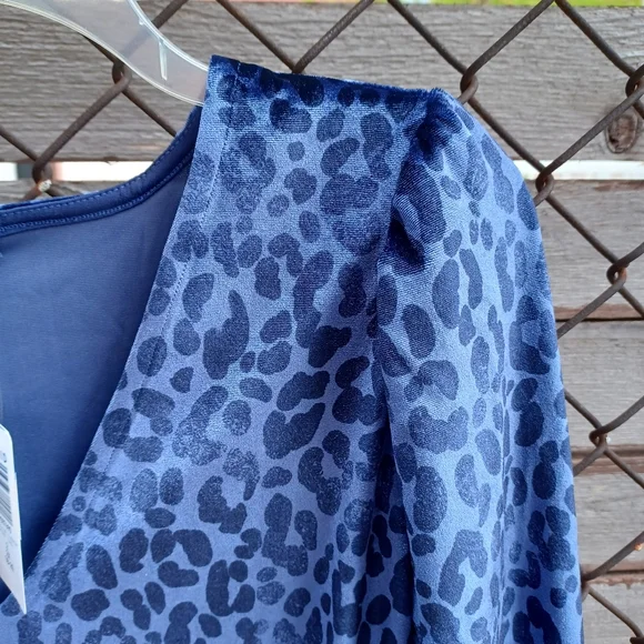 Torrid Leopard Cheetah Stretch Blue Velvet V-Neck Long Sleeve Bodysuit 2X 3X 4X - Picture 10 of 11